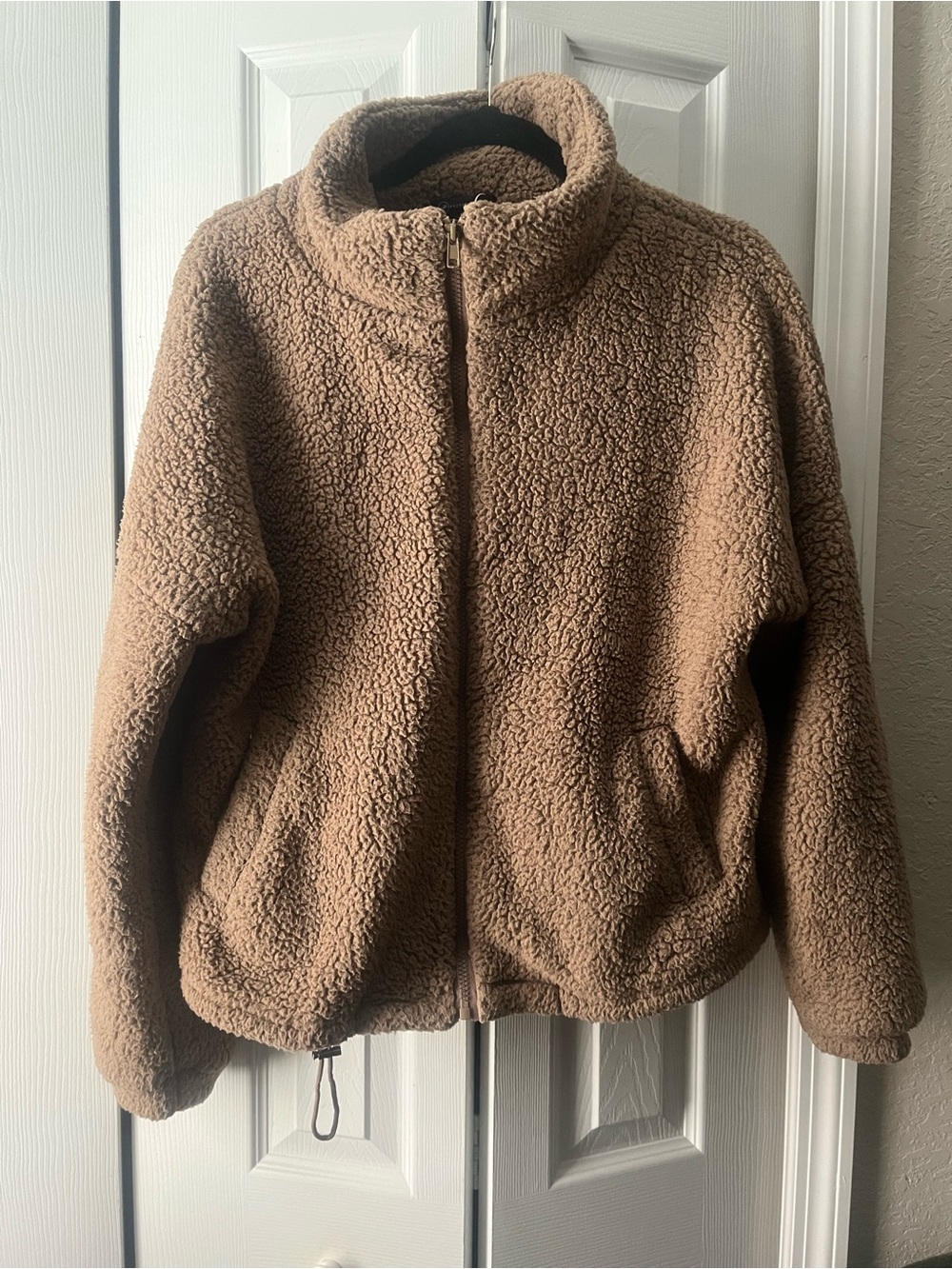 Prettygarden women’s light brown Sherpa zip up sweater size Medium (NWOT)